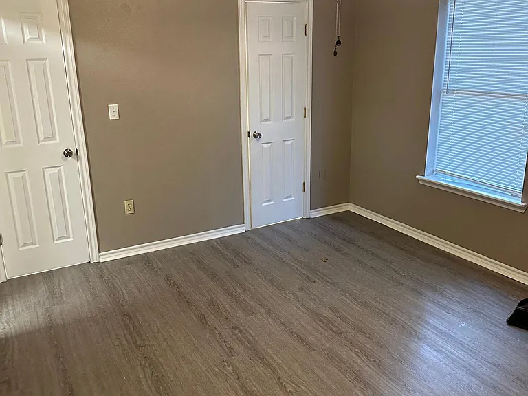 445 Chelsea Ln — Photo 5