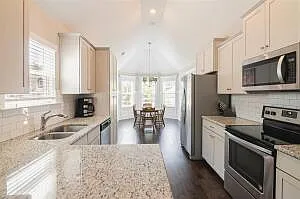 2109 Kinsale Ave — Photo 8