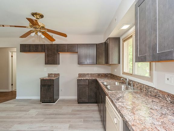 4th image of 948 Carney Ave
