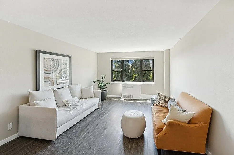 735 St. Clair — Photo 1