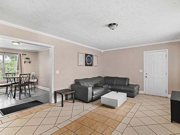 4th image of 611 Mobile St