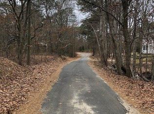 28 Starboard Rd, Hampton Bays, NY 11946