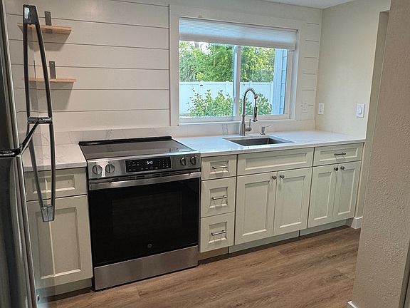 3rd image of 303 Vincent St #B