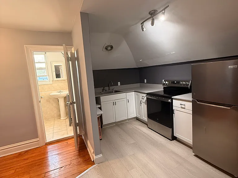 56 Warner Ave #3 — Photo 2