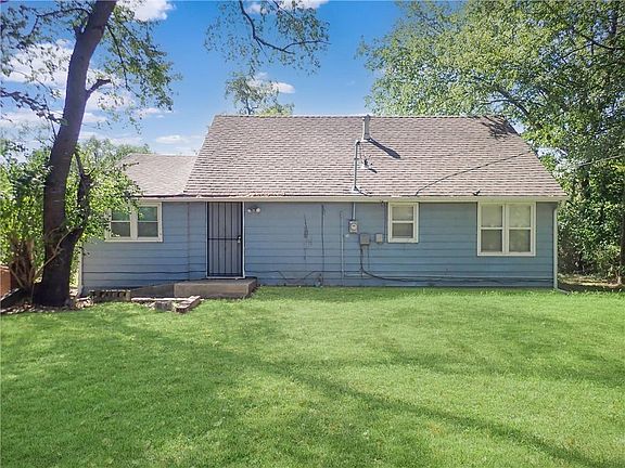 3rd image of 5911 Cypress Pl