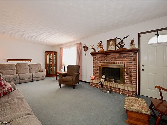 4th image of 741 Hazelwood Dr