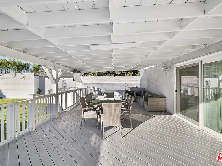 5439 Carpenter Ave — Photo 27