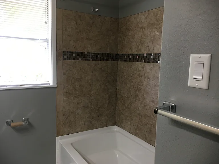 2308 Meadowbrook St — Photo 12