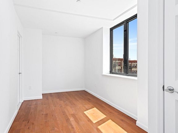 3rd image of 1980 Amsterdam Ave #6B
