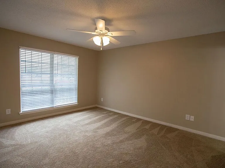 1220 Springfield Dr — Photo 18