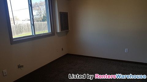 3rd image of 1504 Meadowwood Dr
