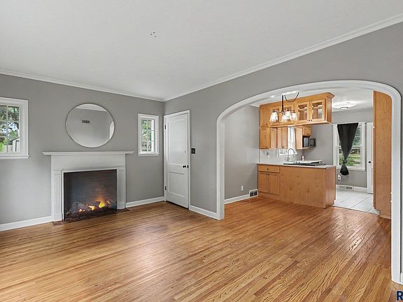 2nd image of 2116 W 21st St