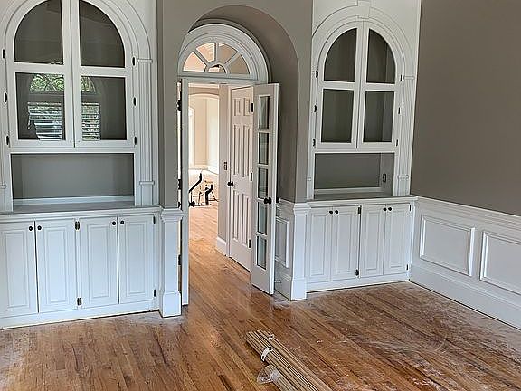 Formal dining w/ built ins