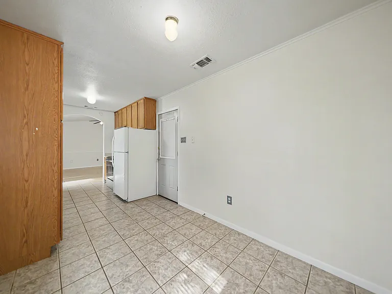 1415 Janet Ln — Photo 5