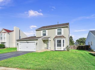 527 Hobart Dr, South Elgin, IL 60177