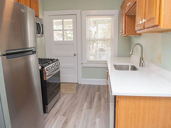 4th image of 5-7 Oak St #5B