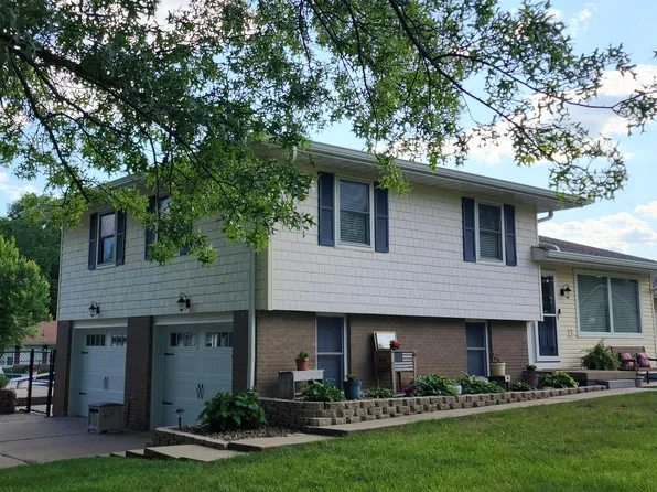 5202 W Mahark Ln, Peoria, IL 61607