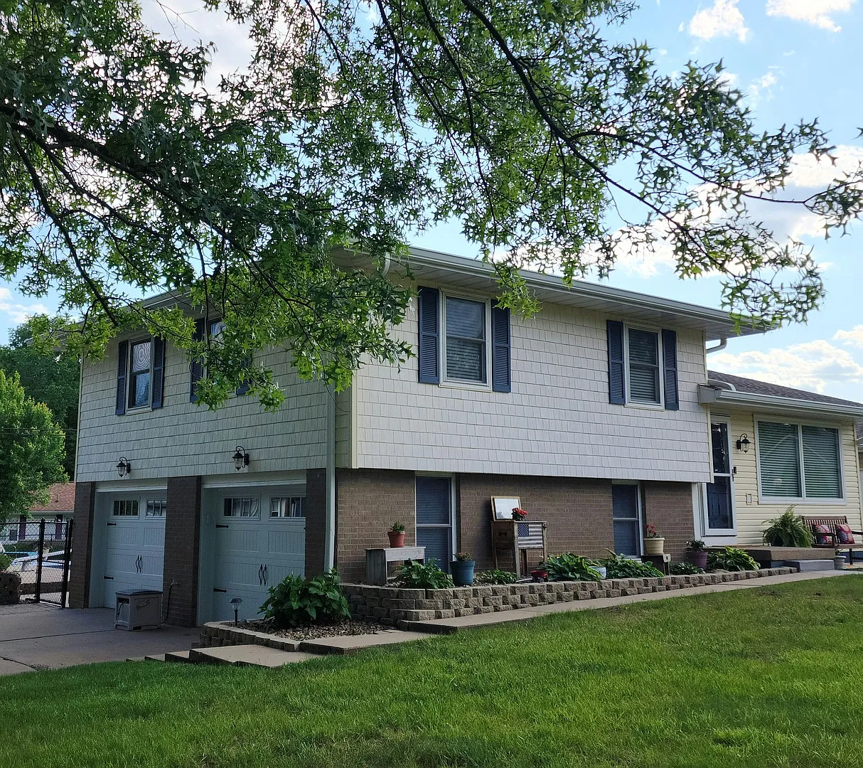 5202 W Mahark Ln photo 1