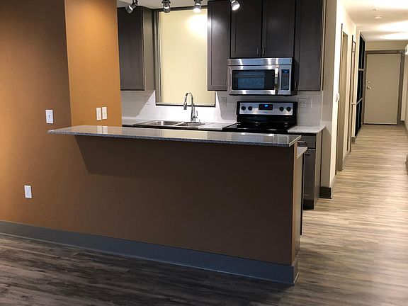 3rd image of 3533 Broadway Blvd #503