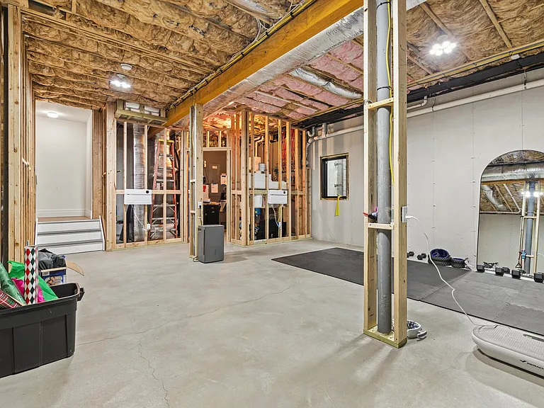 55 S Phillips Ave — Photo 41