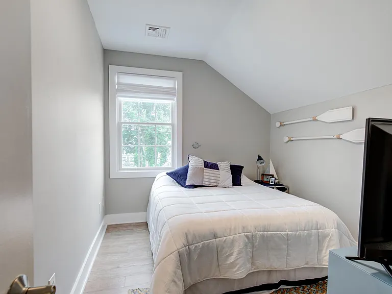 40 Grafton St — Photo 11