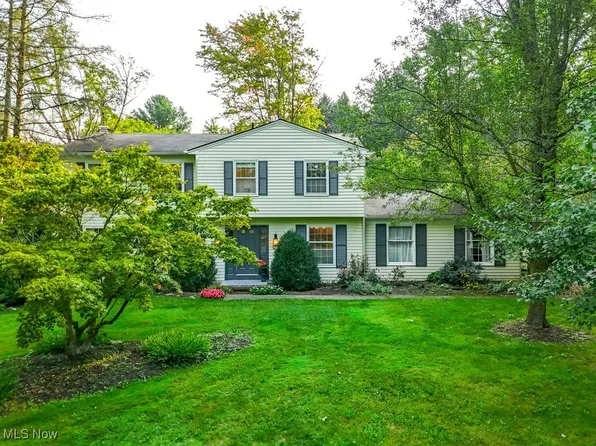 5241 Maple Springs Dr, Chagrin Falls, OH 44022