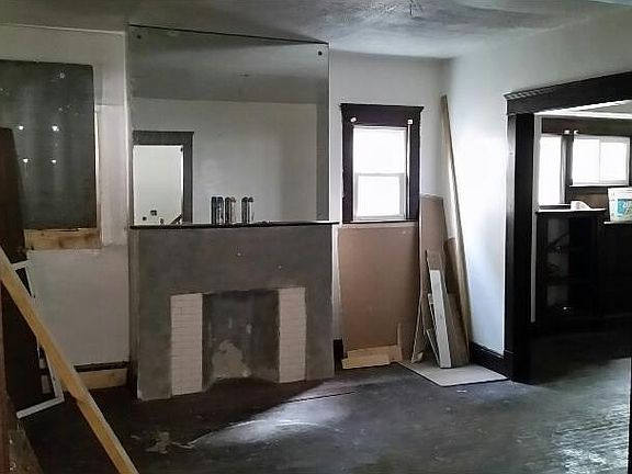 3rd image of 10810 Gooding Ave