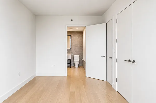 Bedroom, photo 1