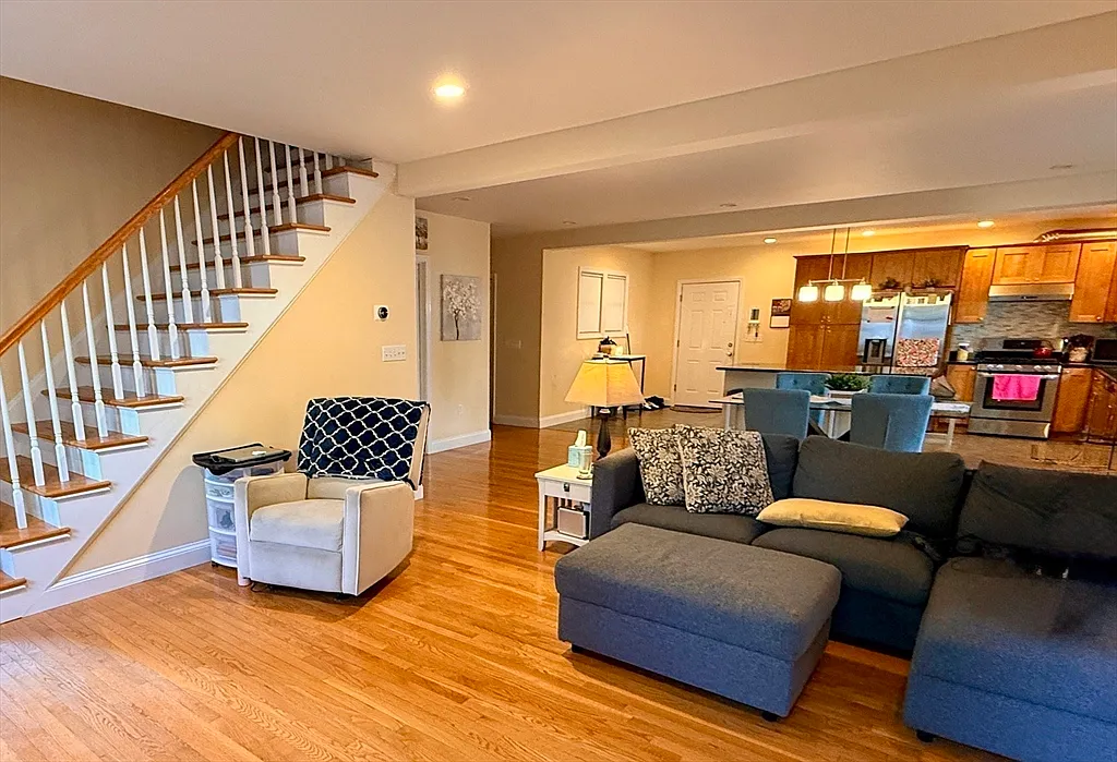 3 bed, 2.5 bath, 2077 sqft, $4,300 — Photo 4