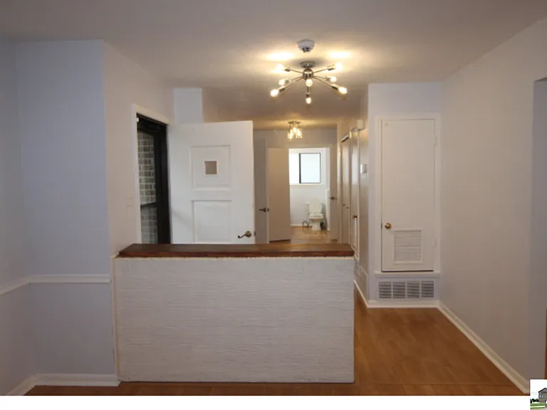 204 Oak St — Photo 9
