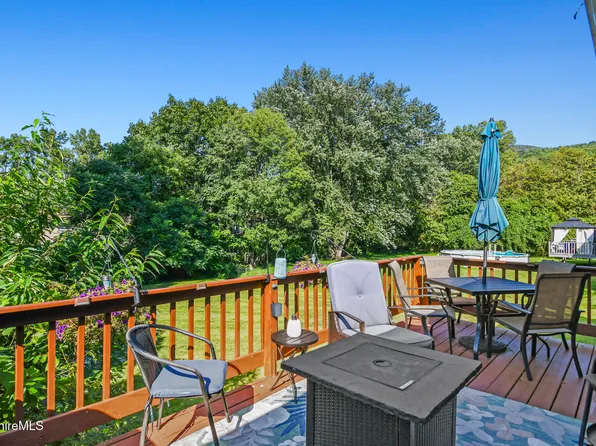 83 Devonshire Dr, Cheshire, MA 01225