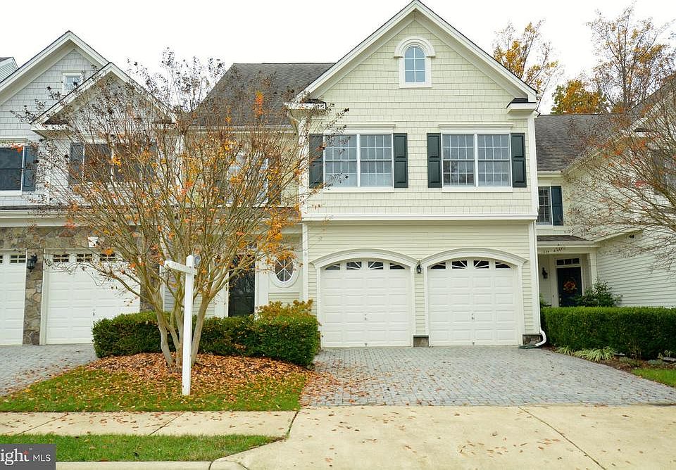 1st image of 1823 Hyden Pl