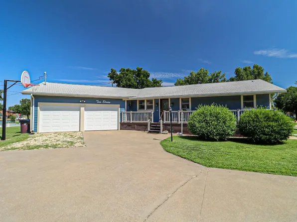 211 N Pine St, Inman, KS 67546