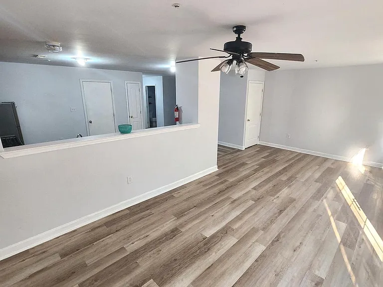 302 Hidden Dr — Photo 10