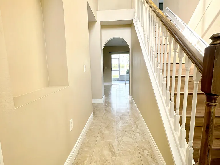 1718 Sawgrass Dr SW — Photo 2