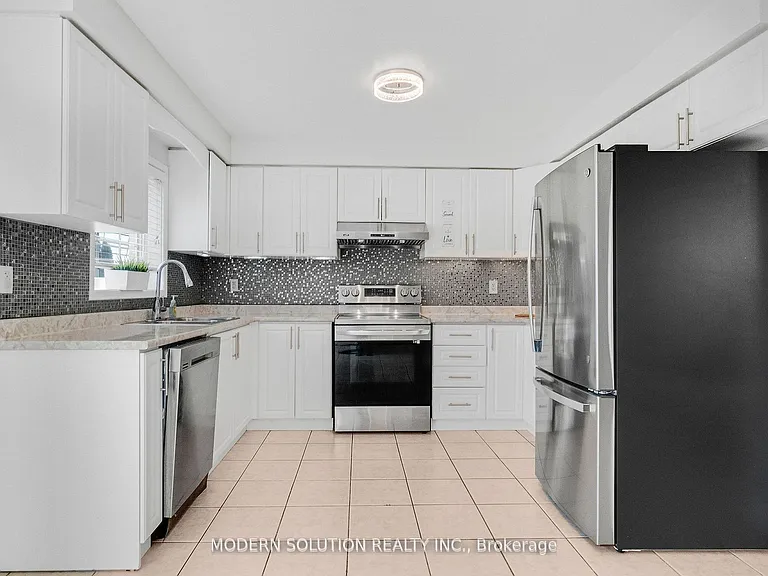 67 Roundstone Dr — Photo 9
