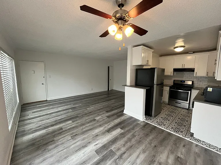 Washington Apartments...Prime Westside Location! CALL NOW! — Photo 11