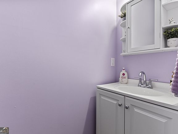 5th image of 220 Renford Rd