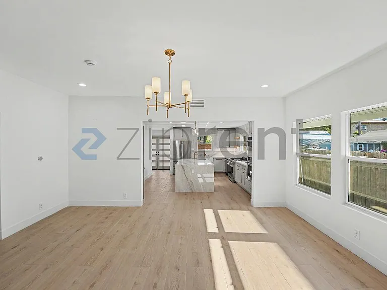 1676 W 24th St — Photo 8