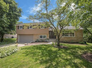 27W667 Washington Ave, Winfield, IL 60190