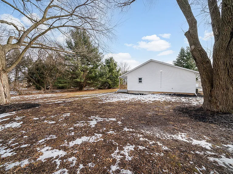 112 Liverpool Dr SE — Photo 34
