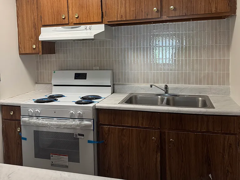 225 E Orvis St #4 — Photo 6