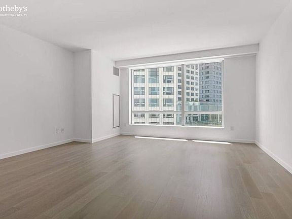 3rd image of 1 City Poin APT 16G