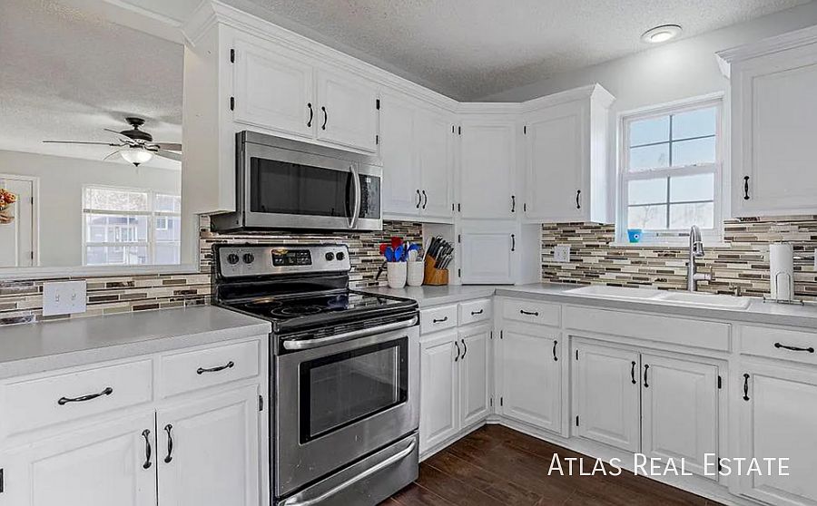 2nd image of 4401 NW Pennington Ln