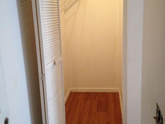 4th image of 583 Garrison Ave #4