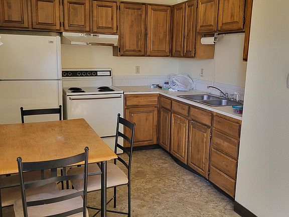 2nd image of 803 Beaufort St #7