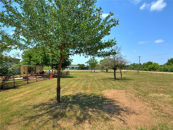 3rd image of 406 Texas Oak Dr