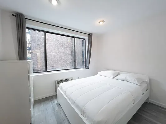 Rented by Avenues Real Estate | media 32