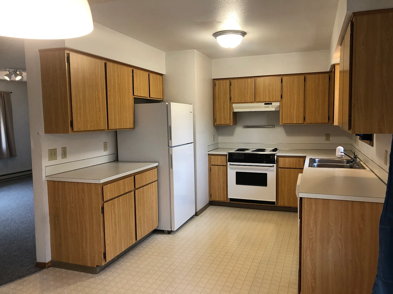 2 bed, 975 sqft, $1,350 — Photo 3