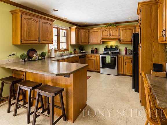 5th image of 4542 Glen Hollow Dr